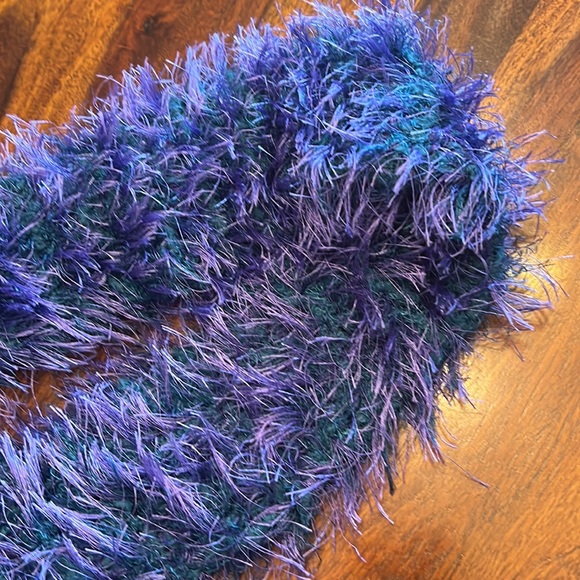Handmade Fringe scarf - Picture 2 of 3